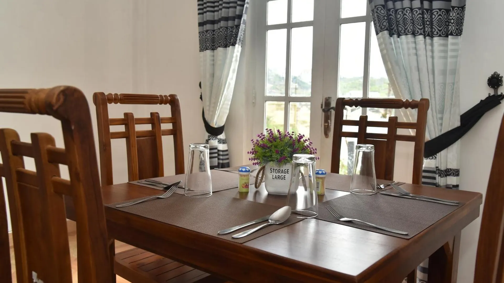 Guest house Shiny Cot Double Room With Lake View Nuwara Eliya