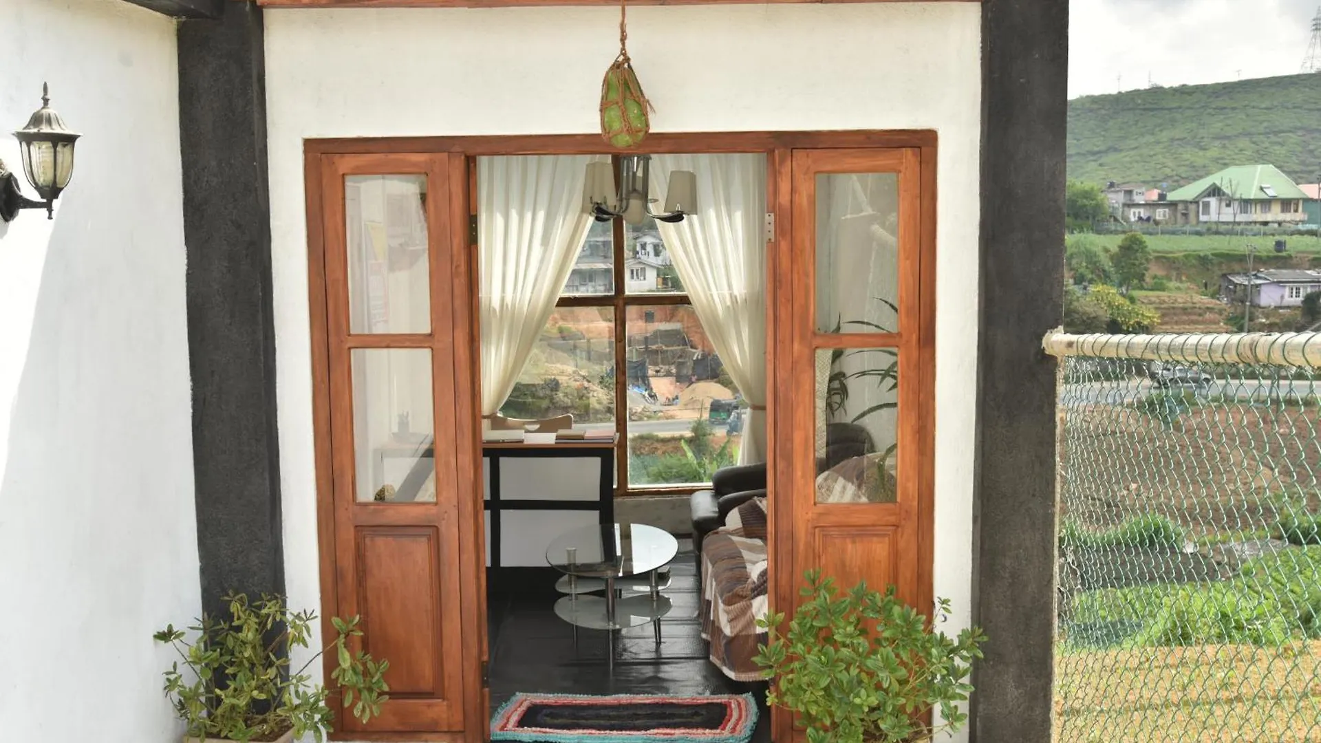 Shiny Cot Double Room With Lake View Nuwara Eliya Sri Lanka